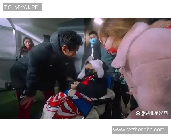 足球明星亲切互动看台粉丝精彩瞬间视频合集